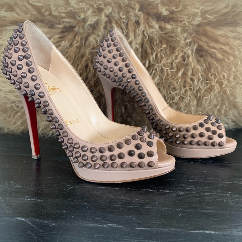 christian louboutin Tan pumps with spikes